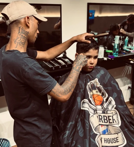 Atendimento infantil na barbearia